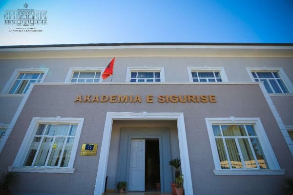 Skandali tek Akademia e Sigurisë, AKU zbulon rezultatin e analizave: Studentët u helmuan nga makarona me Escherichia.Coli. Bllokohet aktiviteti i subjektit SORI-AL