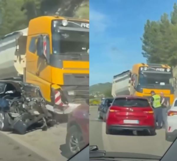Aksident i frikshëm në Peqin! Makina përplaset me kamionin, plagoset shoferja dhe një fëmijë 10 Aksidentt ok