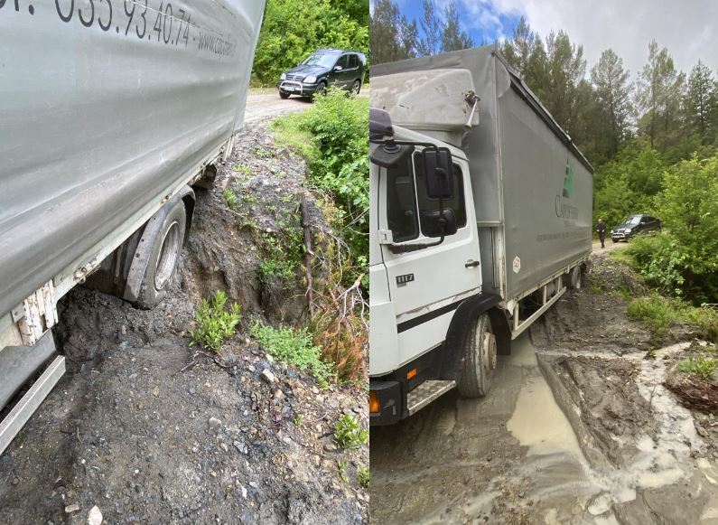 Rrëshqitjet e dherave bllokojnë plotësisht aksin Gramsh-Kukur, kamioni rrezikon të bjerë në humnerë