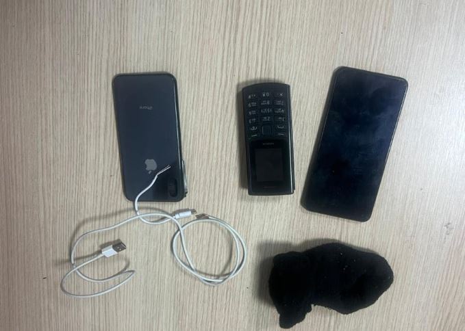 Ishin fshehur në lavanderi e dushe/ Kontrolle në burgun e Shkodrës, gjenden telefonë 7 Capture 175