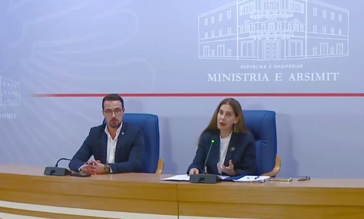 Matura shtetërore, apeli i ministres Kumbaro: Mosrespektimi i rregullores ju penalizon! Përjashtoheni direkt nga provimi nëse… 15 Capture 205