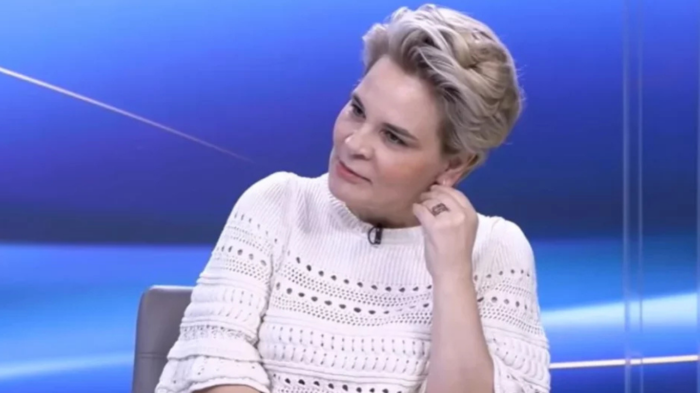 Monika Kryemadhi: Nuk e merr dot mandatin e deputetit pa hedhur 300 mijë euro, harrojeni