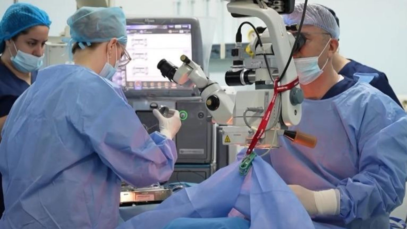 Realizohet vitrektomia në QSUT, pacientët rifitojnë pas 15 vjetësh mbi 70% të shikimit