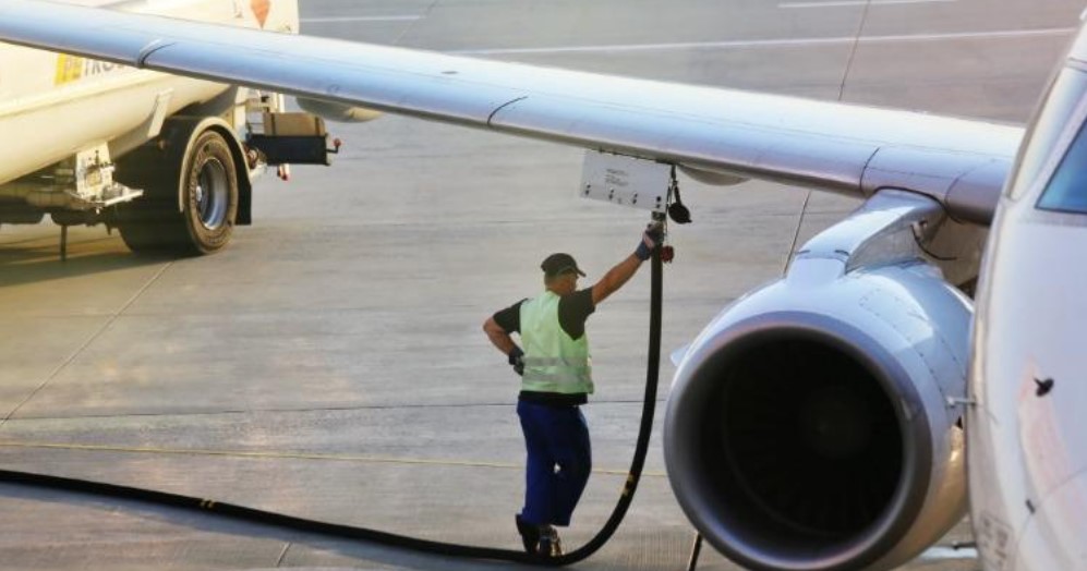 Europa lejon përdorimin e karburantit amerikan për avionët, Agjensia për Sigurinë Ajrore ngre shqetësime: Ka rrezik