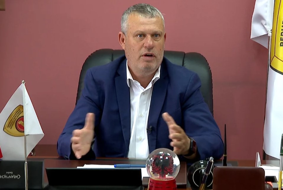 Prefekti Shkëlqim Hajdari feston mbijetesën e Tiranës në Superiore: Gëzim i madh për të gjithë qytetarët
