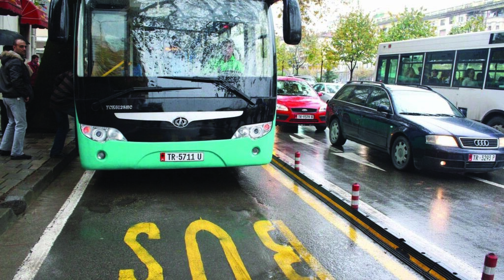 Kompensimi i naftës për transportin publik, aplikimet do bëhen në Tatime, afat deri më 1 gusht