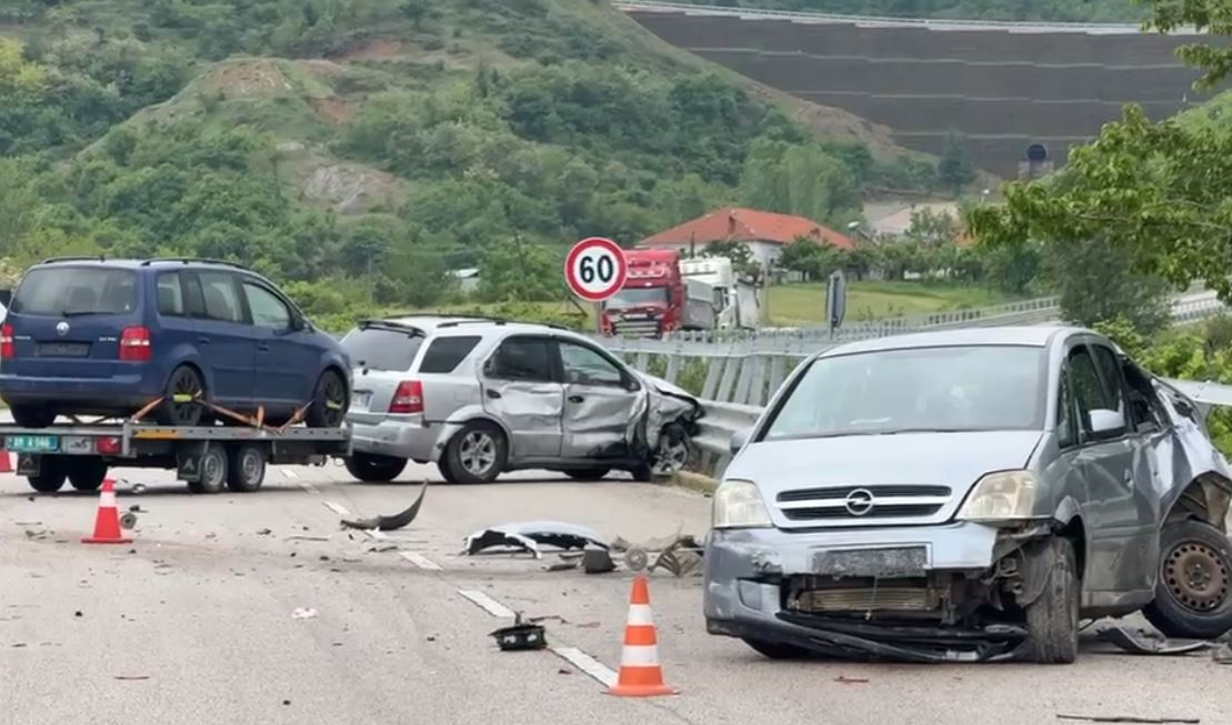 Aksident i trefishtë në Korçë-Pogradec, dyshohet se…