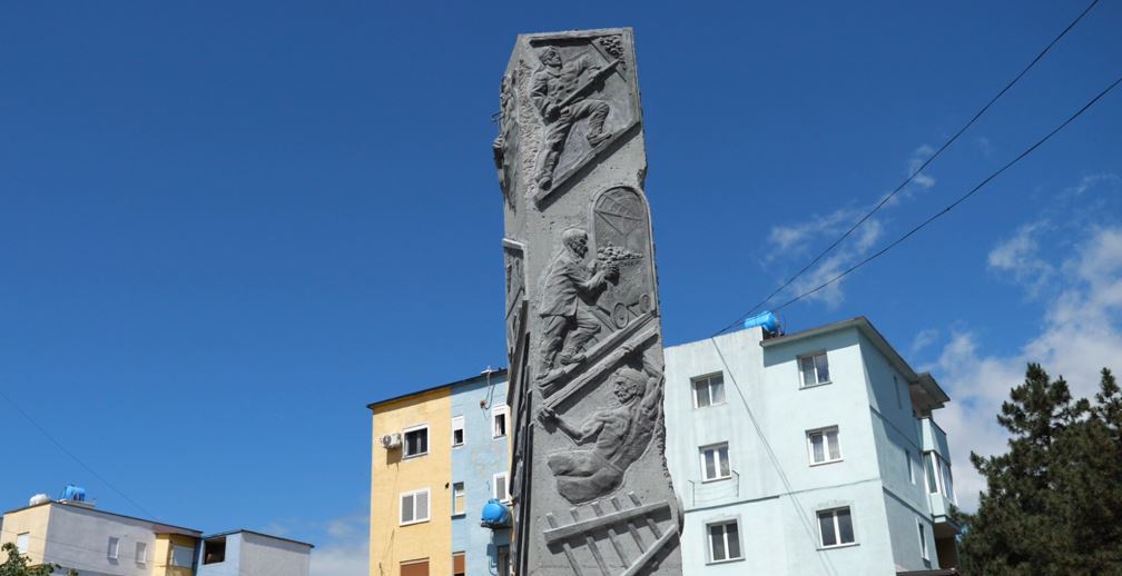 Përurohet në Kukës memoriali “Sakrifica”, në nder të minatorëve dhe punonjësve të industrisë