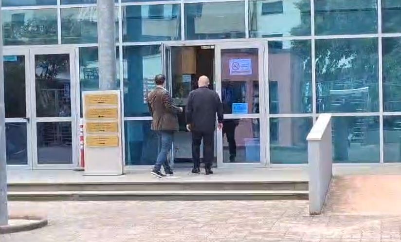 Akuza për korrupsion në zgjedhje! Kryebashkiaku i Vaut të Dejës, Kristian Shkreli paraqitet në GJKKO 6 qwer4234