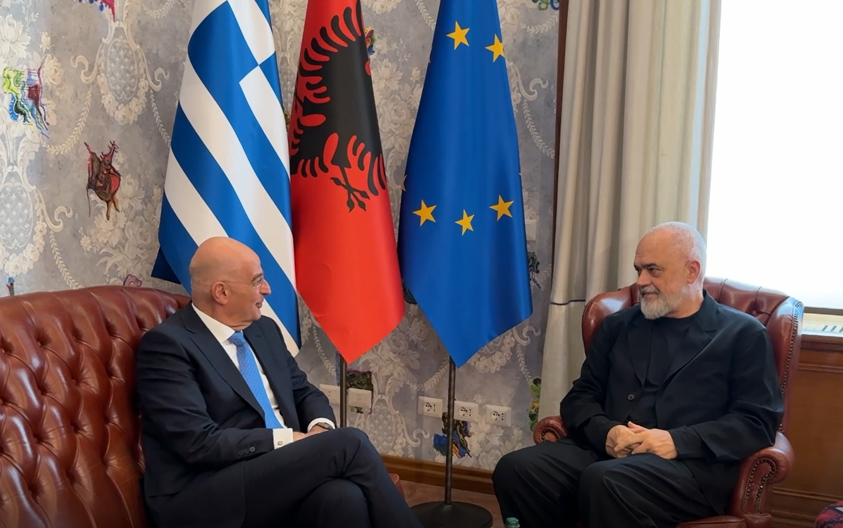 Kryeministri Rama priti ministrin grek të Mbrojtjes, në qendër të bisedimeve çështja e kufijve detarë