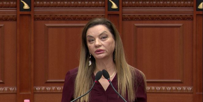 “Integrimin po e mbani hermetik! Pse duhet certifikatë sigurie për negociatorët?”/ Vokshi: Rama të mos bëjë agjenda, por të vijë të flasë shqip në Kuvend