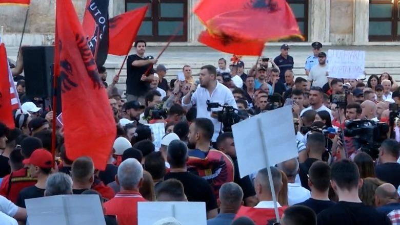‘Kush e organizon protestën?’, qytetari: Një djalë me emrin Shpopullim, 35-vjeçarja Prona Private! E treta, Rinia