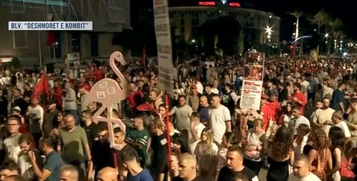 Pamjet e marshimit masiv të protestuesve në rrugët e Tiranës! Thirrja e prerë e qytetarëve: Rama, jepe dorëheqjen! 7 345345345345 3