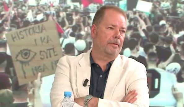 “Ramën e rrëzojnë vetëm njerëzit në shesh!” – Kulluri: Protesta masive çoi PD-në në shtëpi! Revolta nuk mund të përçahet