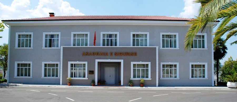 900 0 1778135365xakademia e siguris cover 976