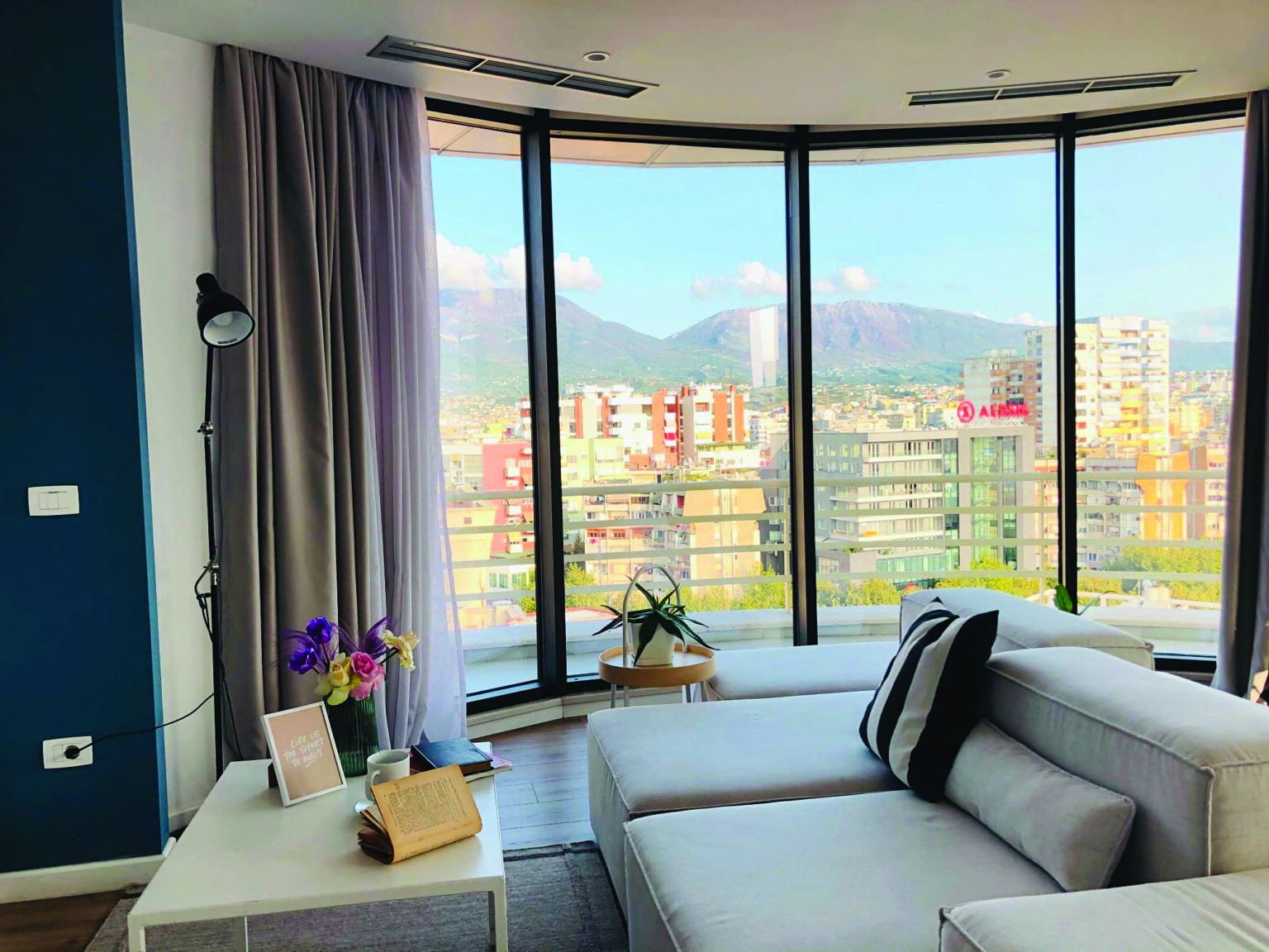 Qiraja mesatare arrin 721 euro në muaj në Tiranë, strehimi merr deri 77% të pagës! Ja zonat më të shtrenjta 9 Apartamente shtepi me qira 1070 3 1536x1152 1