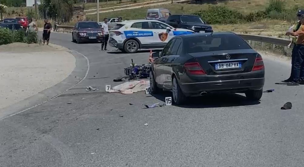 Aksident në aksin e vjetër Fushë Krujë-Laç, u përplas nga “Benzi”, humb jetën drejtuesi i një motoçiklete 8 Capture 130