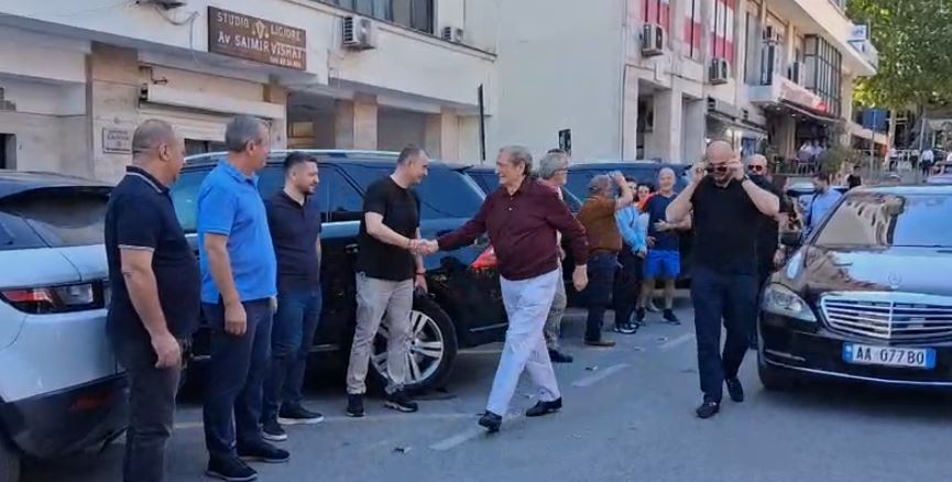 Në zbatim të masës së sigurisë “detyrim paraqitje”, Berisha mbërrin në SPAK 1 Capture 89