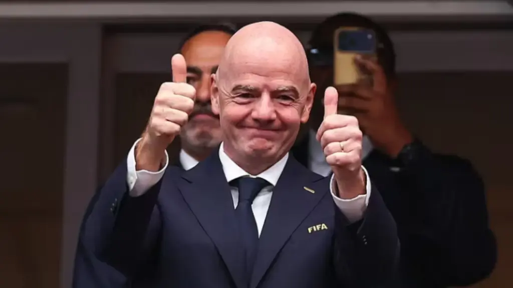 Botërori fluturues i Gianni Infantino/ ‘I blinduar’ dhe me avion privat për të ndjekur dy ndeshje në ditë