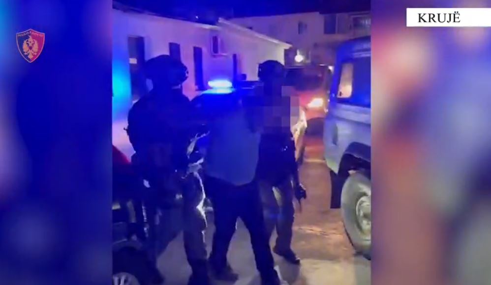 RENEA shkoi të arrestonte të shumëkërkuarin e drejtësisë, por kapën bashkëfshatarin e tij. Detaje nga operacioni për prangosjen e Ylli Zallës 5 KRUJE ARRESTOHET POLICIA