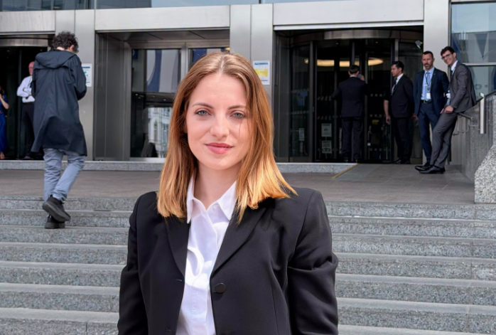 Braktisi PS-në dhe iu bashkua protestuesve/ Marjana Koçeku ‘shuplakë’ Ramës nga Brukseli: Europa të kthejë sytë drejt Shqipërisë. Pushteti i korruptuar dhe arbitrar po kapërcen çdo kufi!