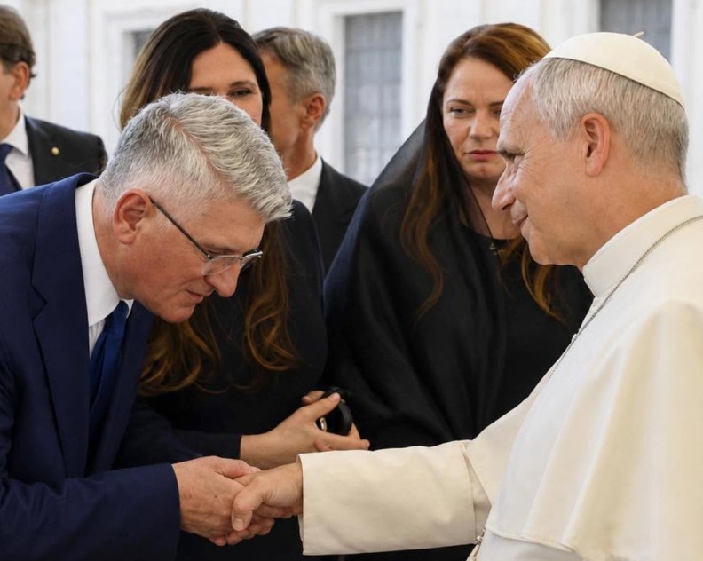 Takimi me Papa Leonin XIV, Agron Gjekmarkaj: Shqipëria dhe Selia e Shenjtë, një lidhje shekullore që ka formësuar identitetin tonë kombëtar 2 Papa Leone Agron Gjekmarkaj