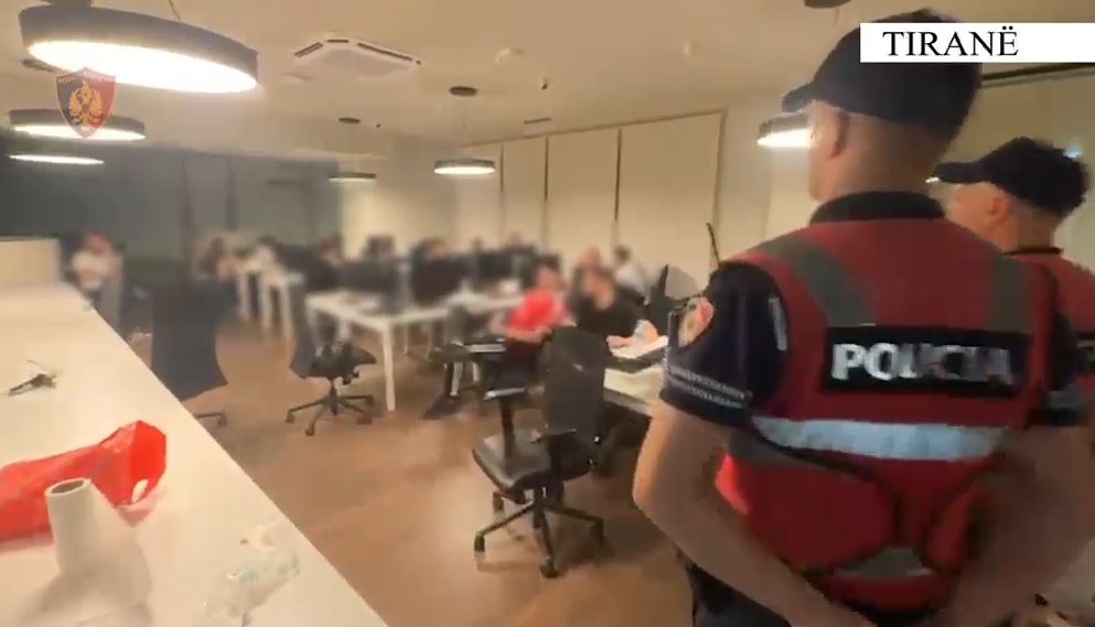 Zbulohet një call center në bulevardin “Gjergj Fishta”, ku kryhej mashtrim kompjuterik, arrestohen 4 administratorët 7 Policia 1