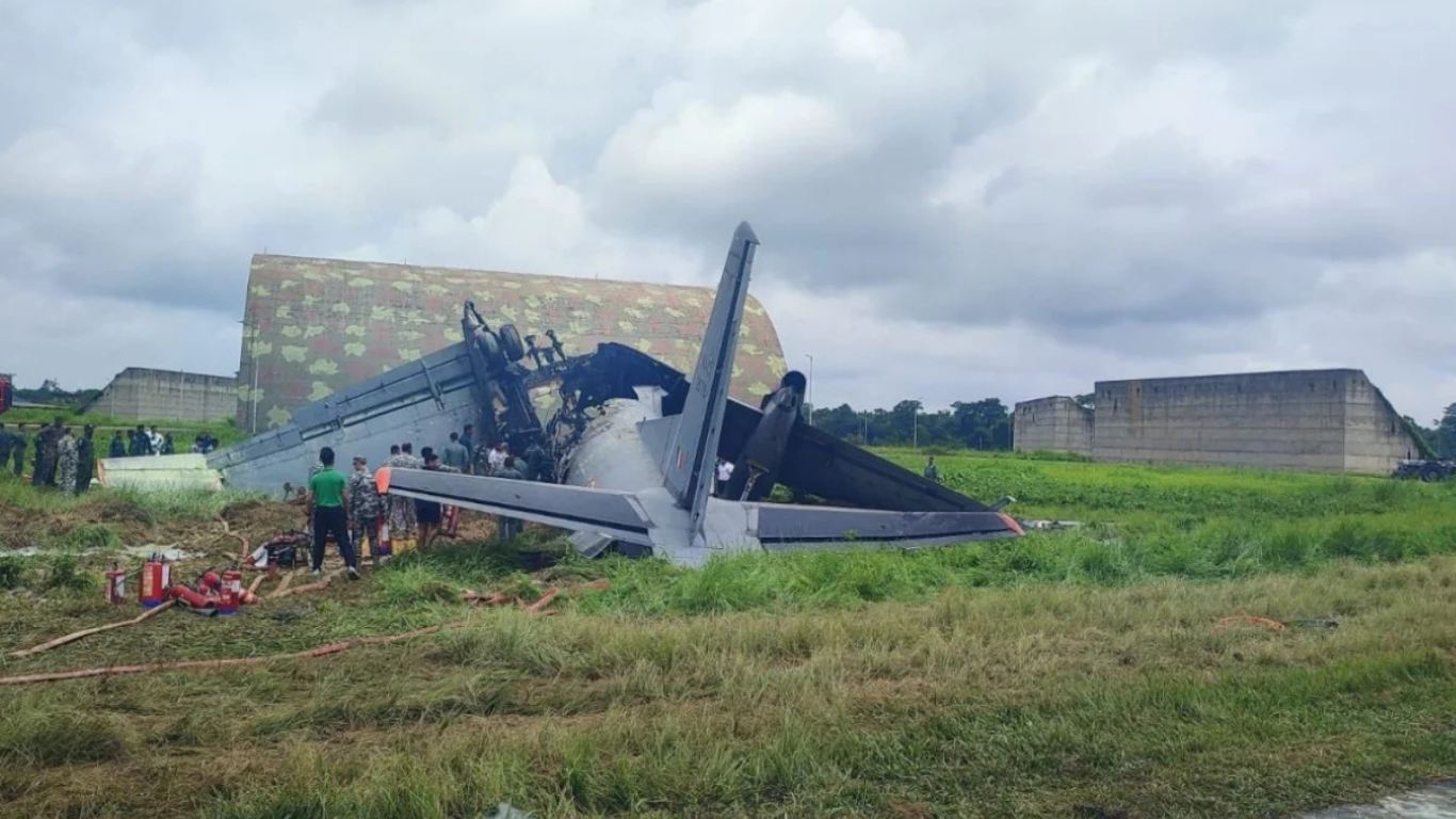 Video/ Avioni i Forcave Ajrore rrëzohet gjatë tentativës për t’u ulur, dyshohet se piloti ka vdekur