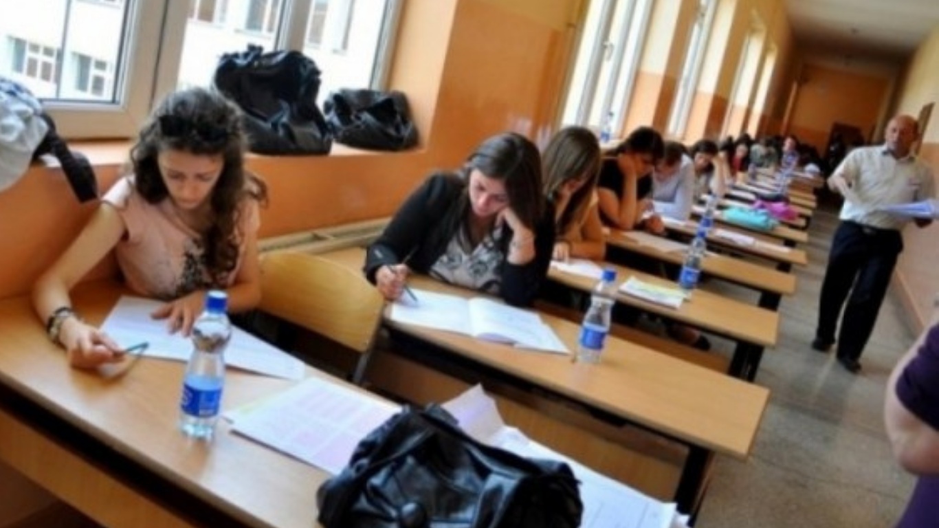 “Ishte i nivelit mesatar”/ Sot testi i Gjuhës Shqipe dhe Letërsisë, maturantët: Kishim kontrolle të rrepta