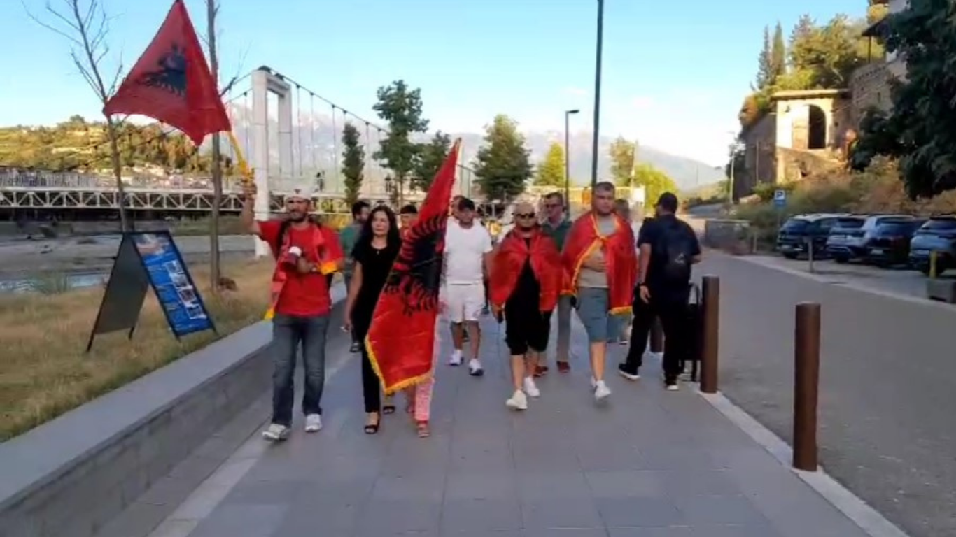Protestë dhe në Berat, qytetarët thirrje kundër qeverisë
