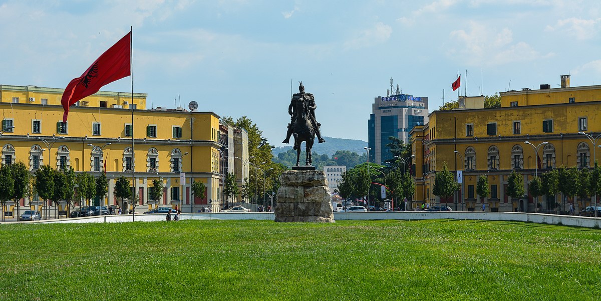 Tirana-Sheshi-Skenderbej.jpg