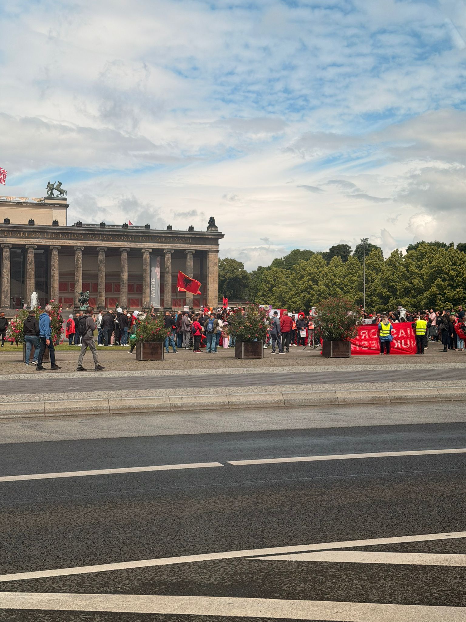 Diaspora nuk ndalet! Shqiptarët në Berlin në protestë kundër Ramës: Jep dorëheqjen 10 WhatsApp Image 2026 06 14 at 12.53.52
