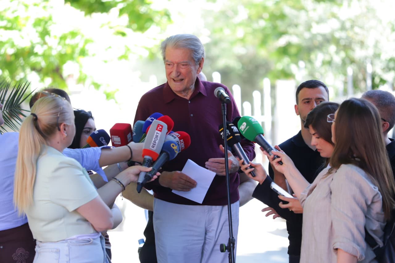 “A do të arratiset Rama? Edhe prapa diellit të shkojë…”/ Paralajmëron Berisha: Kryeministri po i përgatit largimin Belindës në një shtet tjetër 13 WhatsApp Image 2026 06 15 at 10.32.00