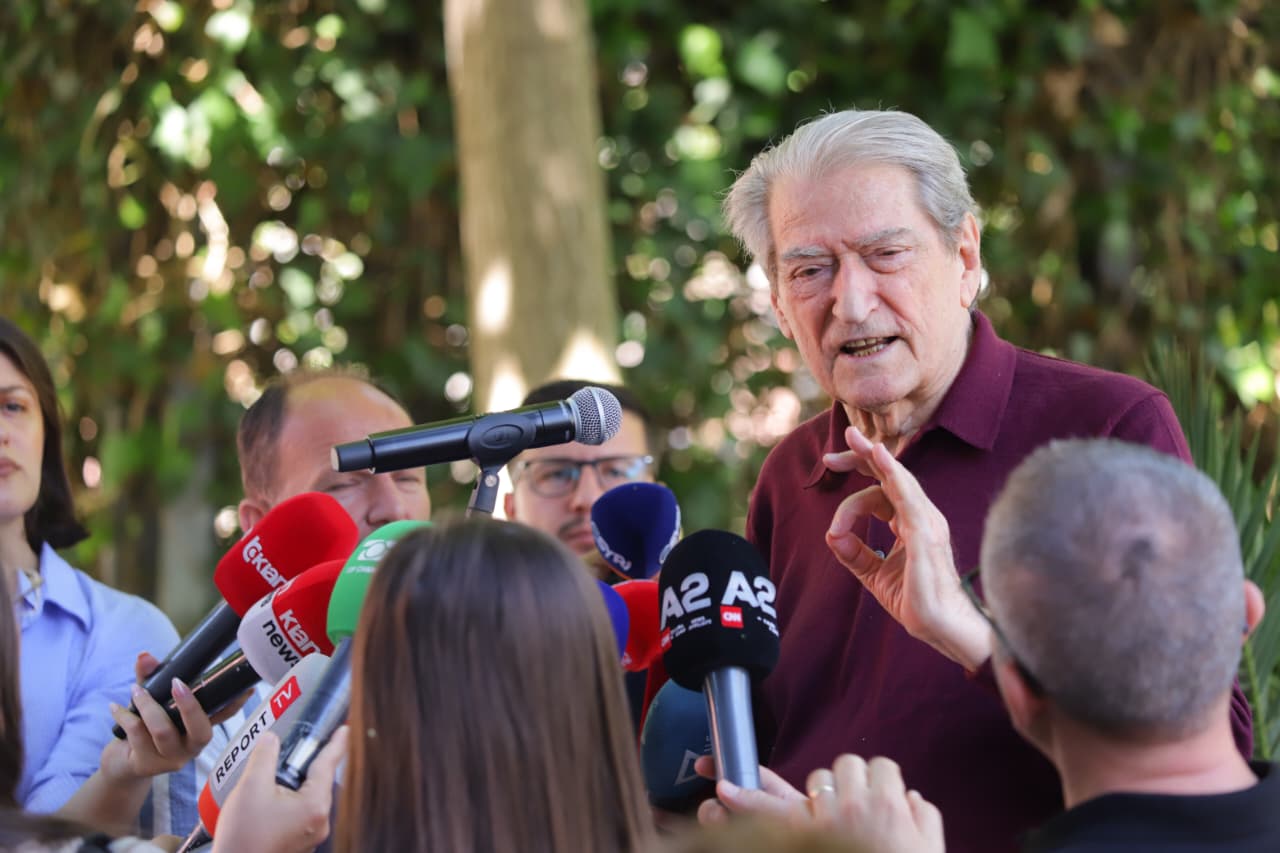 Në zbatim të masës së sigurisë “detyrim paraqitje”, Berisha del nga SPAK: Rama ‘në rreth të kuq’, nuk ka as shpresë dhe as të ardhme! Protesta… 14 WhatsApp Image 2026 06 15 at 10.37.34
