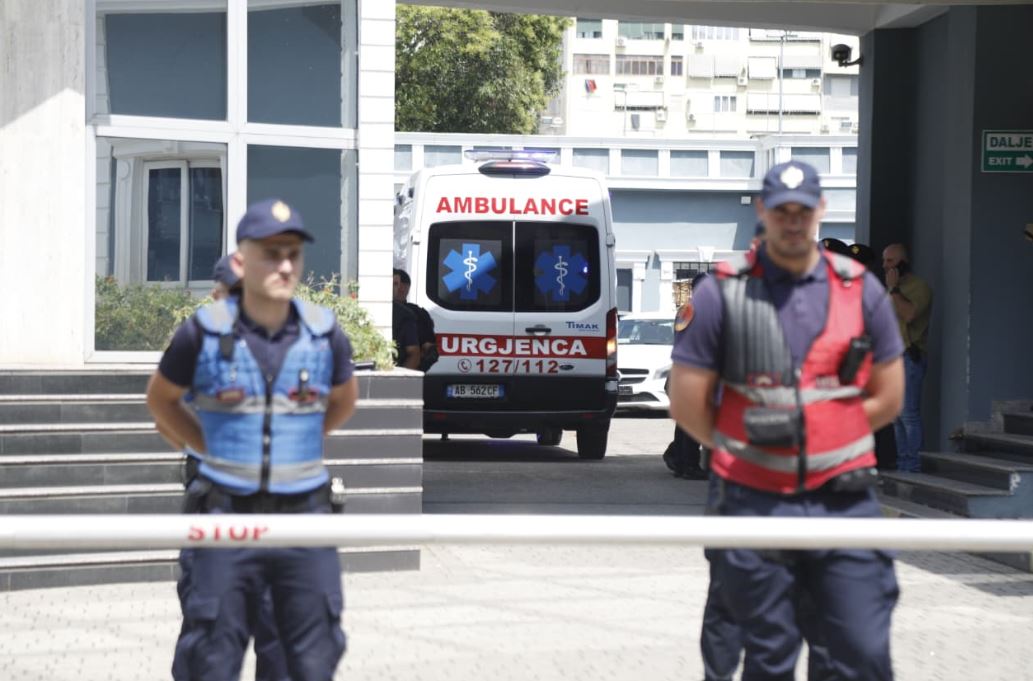 Policia arrestoi protestuesit para Parlamentit/ Berisha: Dënoj dhunën dhe arrogancën. Pushteti ka frikë 12 arerst