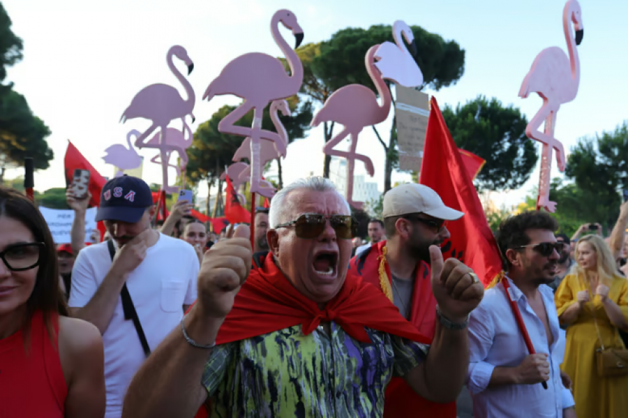 Media zvicerane jehonë protestave masive në Tiranë: Të gjithë kërkojnë dorëheqjen e Ramës 10 auto gjermane1782807317