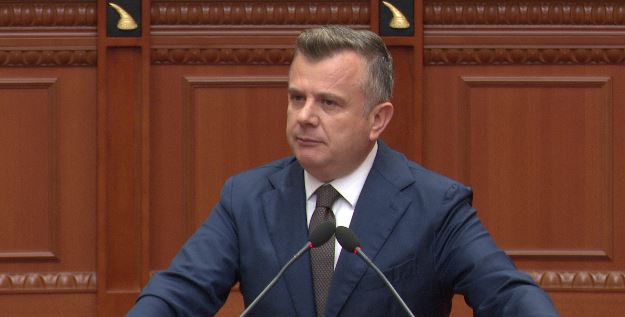 “Jeni flamingo nga Temu”/ Balla-opozitës: Projekti në Zvërnec do të bëhet, nuk do humbim 4 mld investim! 4 pr.ligjet do t’ua rrëzojmë 2 balla 1