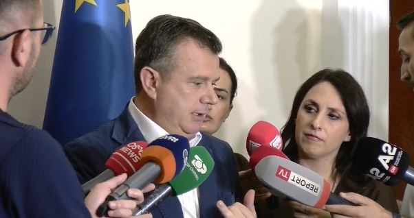 Braktisi PS dhe iu bashkua protestës për largimin e Ramës, Balla për Neomalësoren: Të dorëzojë mandatin, i përket partisë 7 balla 5