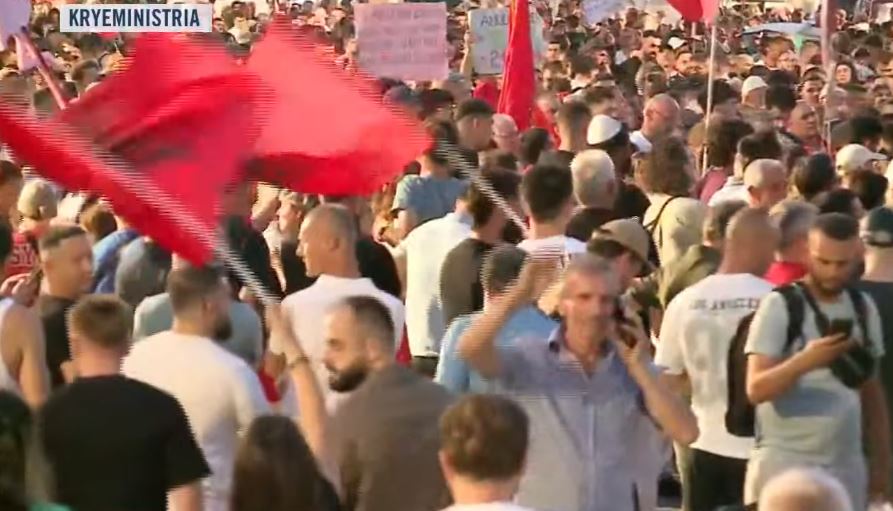 LIVE- Revolta e shqiptarëve kundër Ramës, 29 ditë protestë të pandalur/ Qytetari: Do ta lëmë pa gjumë deri sa të japë dorëheqjen 11 doreheqejjjjjjjjjjjjjjjjjjjjjjjjjj