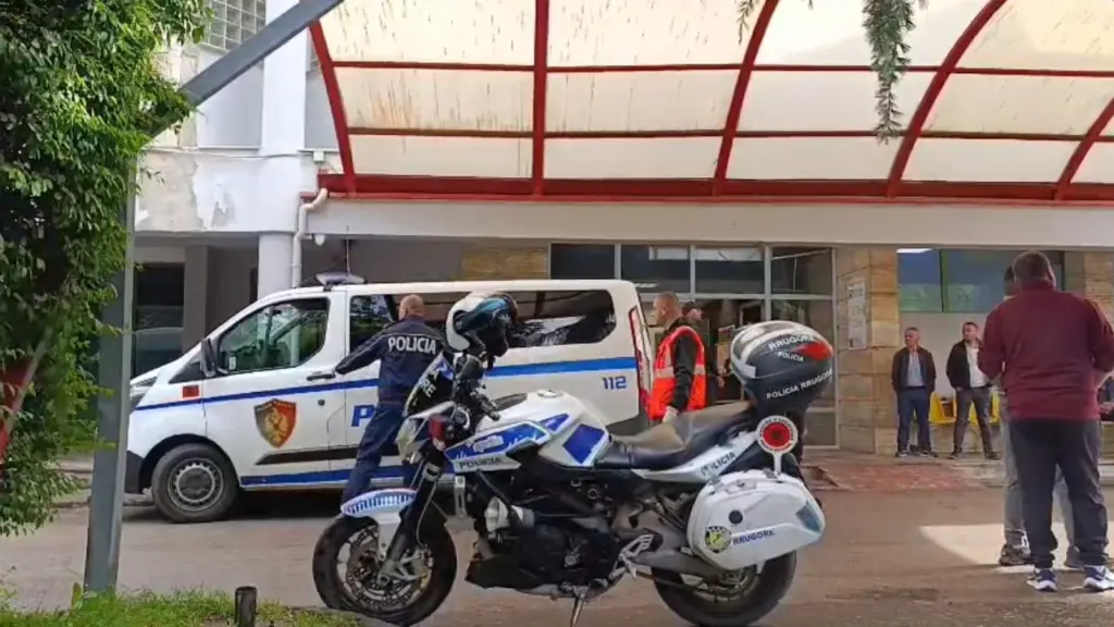 Vrasja e efektivit të forcave ‘Shqiponja’ në Maliq dhe plagosja e një tjetri, reagon policia: Ishte fshehur në një stan, i bënë thirrje të dorëzohej, por…