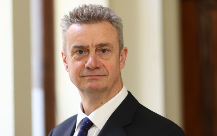 Zgjedhjet/ Ambasadori britanik: Kosova ka nevojë për institucione të reja sa më shpejt