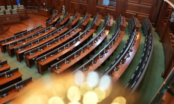 101 deputetë rikthehen në Kuvendin e Kosovës, vetëm 9 emra të rinj në legjislaturën e re 2 kosove kuvend