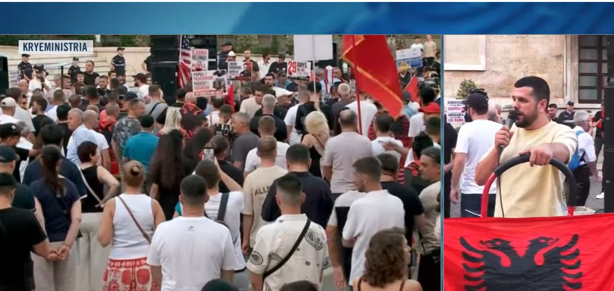 LIVE- “1 muaj revoltë, s’largohemi nga sheshi pa larguar Ramën”/ Protestuesi: Policia të mos provokojë qytetarët, kryeministri ka vendosur… 15 kryeministriii