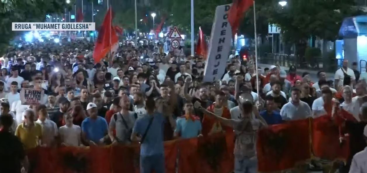LIVE- “Zegjine na numëro, shih sa veta jemi sot”/ Revolta kundër Ramës nuk ndalet, protestuesit ‘pushtojnë’ rrugët e Tiranës në ditën e 29-të për dorëheqjen e kryeministrit 1 muhametttttttttttttt