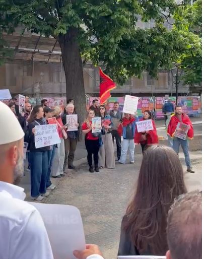 Shqiptarët në këmbë, kërkojnë dorëheqjen e Ramës/ Protesta sot në Hagë: Ta rrëzojmë qeverinë e korruptuar, na përzunë nga shtëpitë 5 protesta Hage