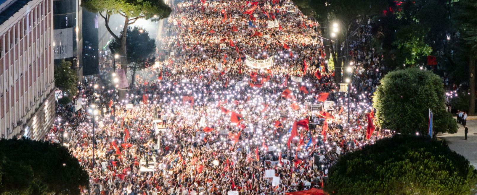 Revolucioni i Flamingove, një shans për të gjithë 7 protesta kryeministri