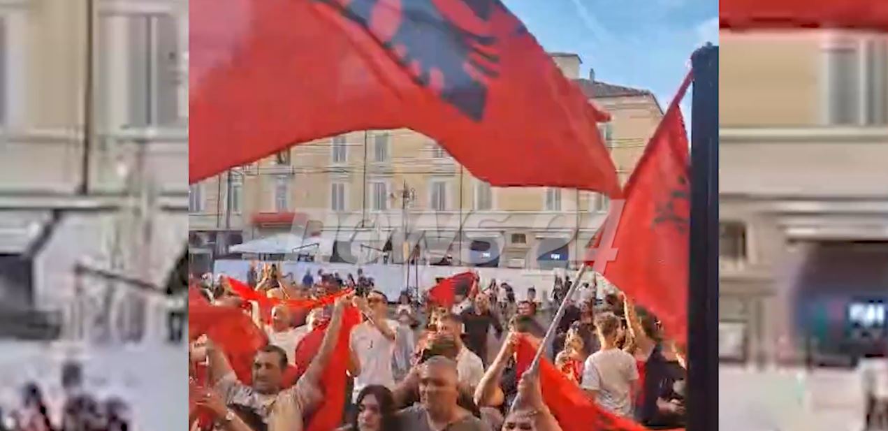 Parma vishet kuq e zi! Diaspora në protestë, shqiptarët kërkojnë dorëheqjen e kryeministrit Rama 4 protesta parma