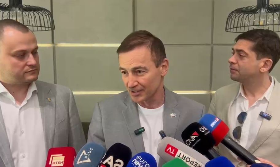 Shqiptarët në revoltë kundër Ramës/ Eurodeputeti bullgar: Duhet të dëgjohet zëri i qytetarëve, protestat paqësore janë pjesë e demokracisë 3 protesta tirane 8