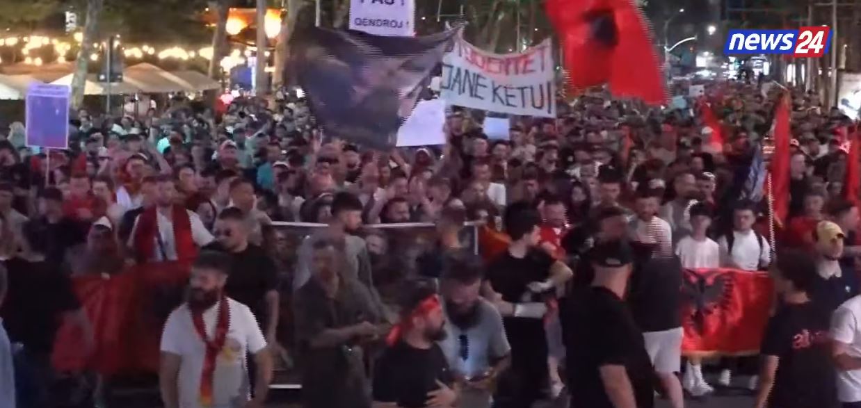 proteste tirane 33333333333333