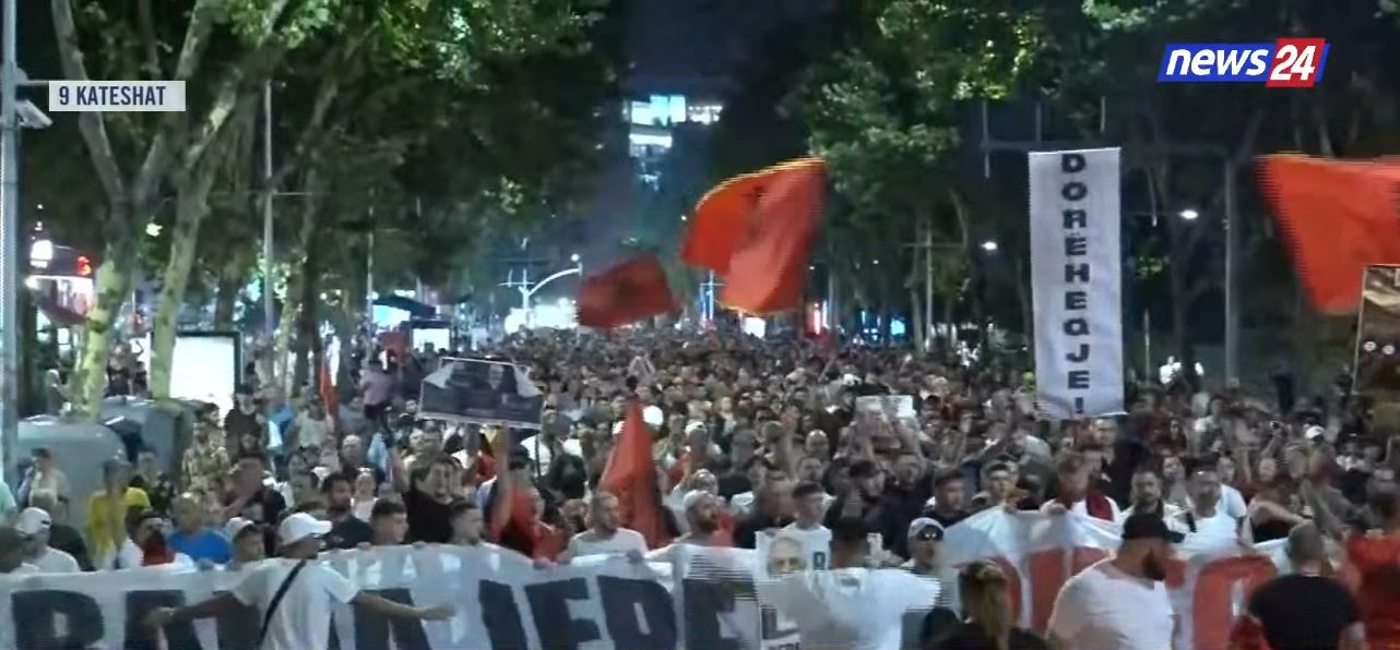 “Edhe hajdut edhe arrogant”/ Sot protesta e 26-të, qytetarët kërkojnë dorëheqje të pa negociueshme të Edi Ramës 13 rama berisha burgggggggggggggggggg